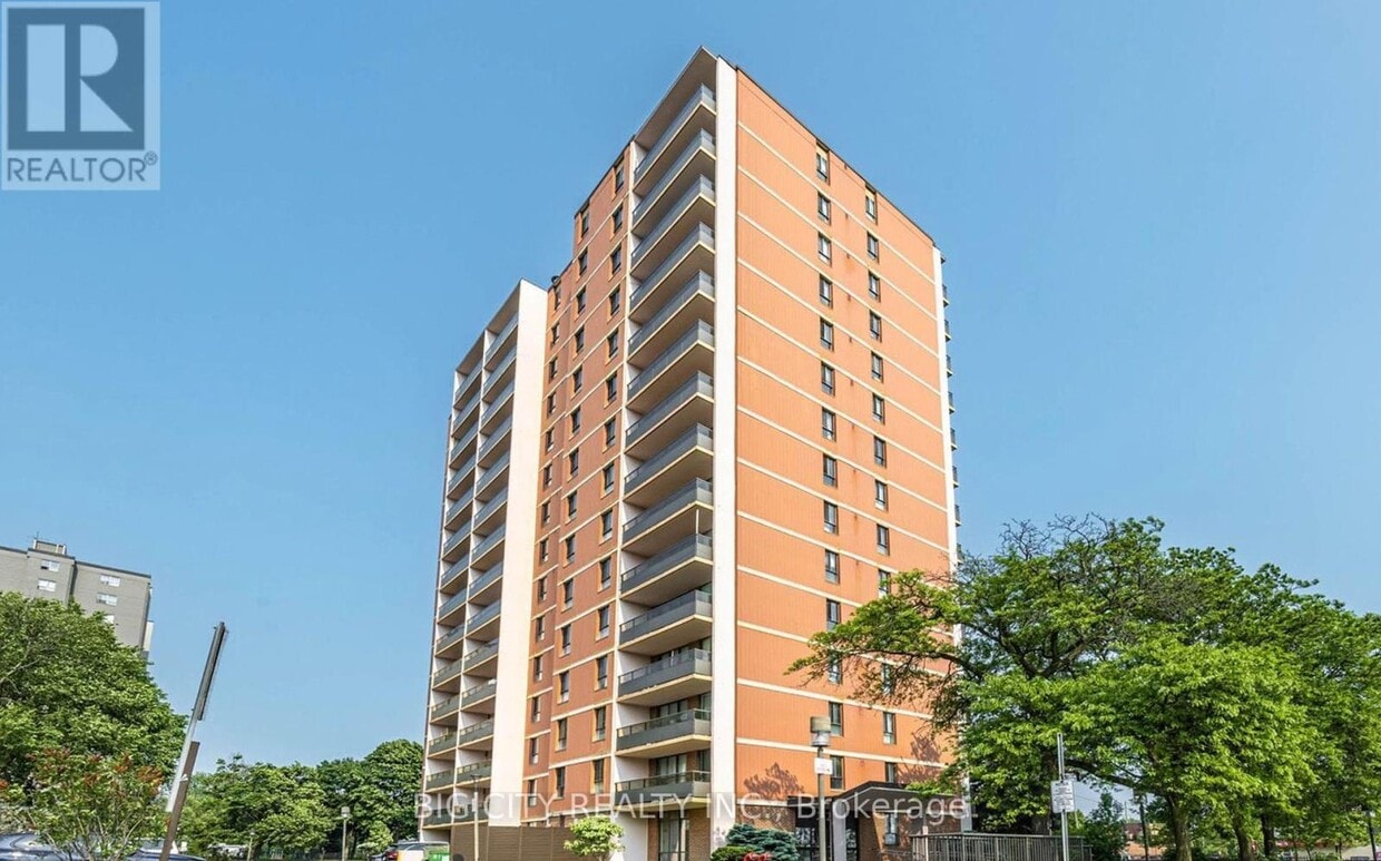 Photo principale - 2721-2721 Victoria Park Ave