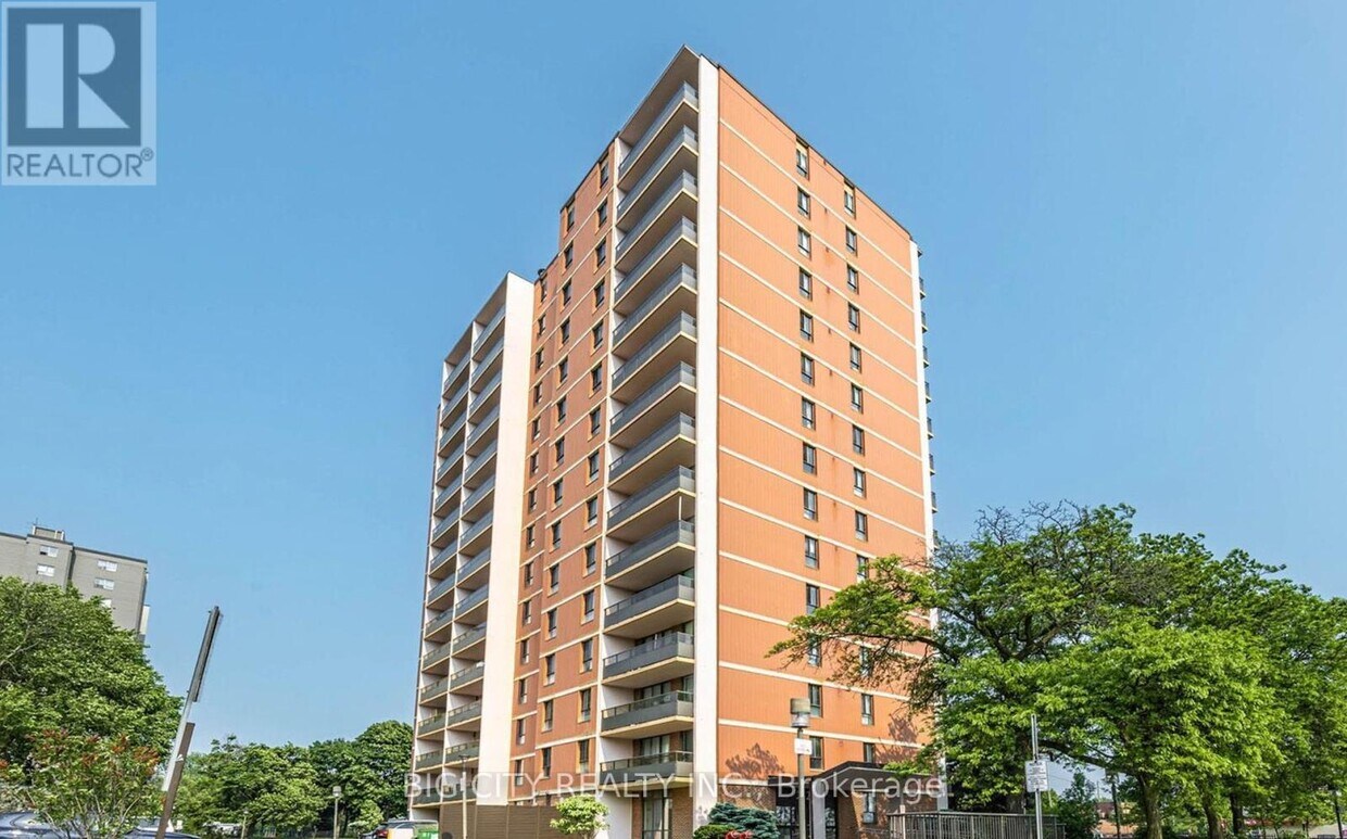 Primary Photo - 2721-2721 Victoria Park Ave