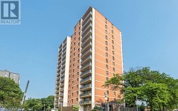 Building Photo - 2721-2721 Victoria Park Ave