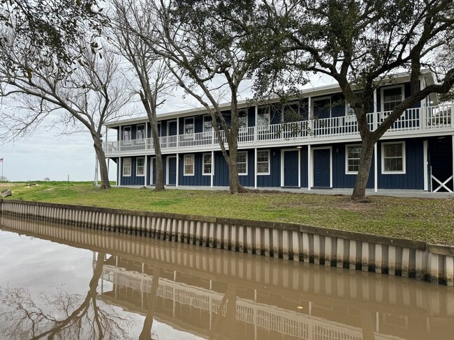 Frontal view , walk out to canal - 5202 County Road 469