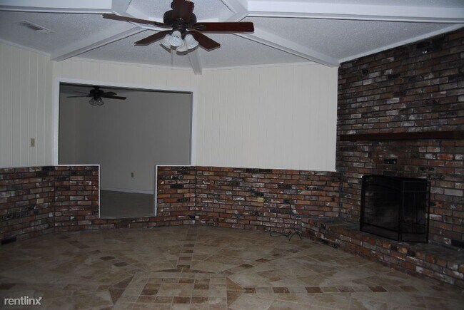 Building Photo - 3 br, 2 bath House - 104 Big Sky Dr