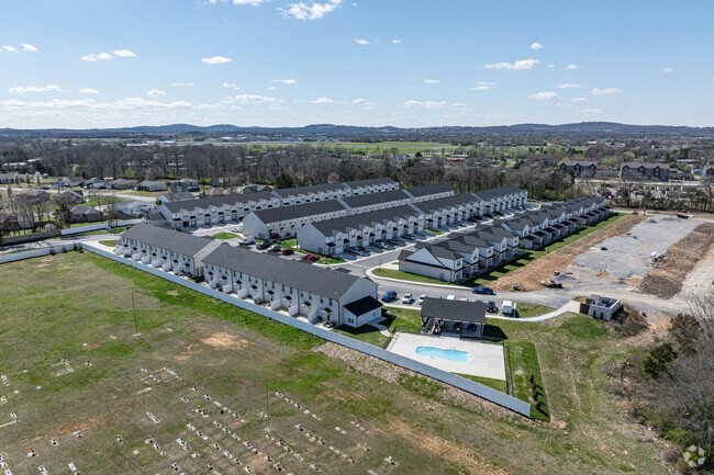 Building Photo - South Maple Townhomes