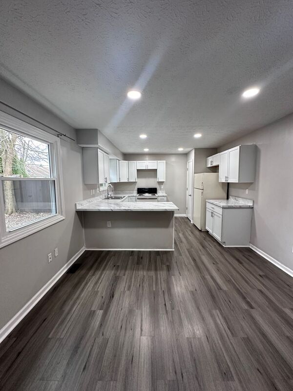 Building Photo - 1811 Hightower Dr