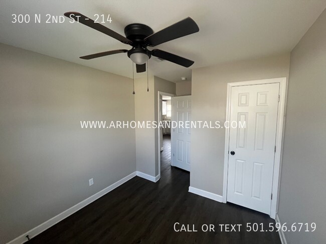 Foto del edificio - 300 N 2nd St