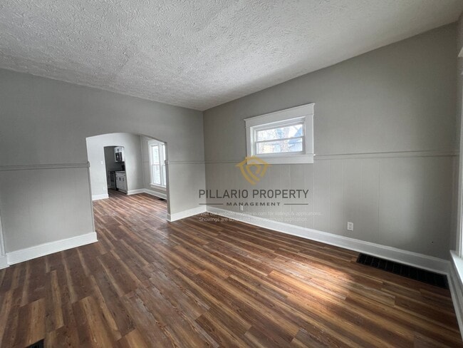 Building Photo - Quiet Street Bungalow