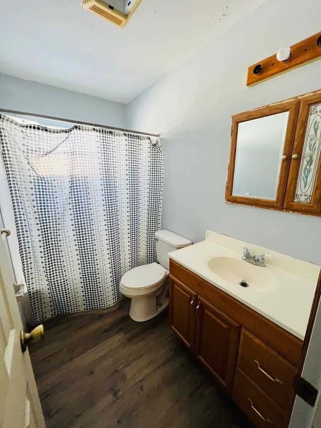 Building Photo - 4810 Woodland Dr