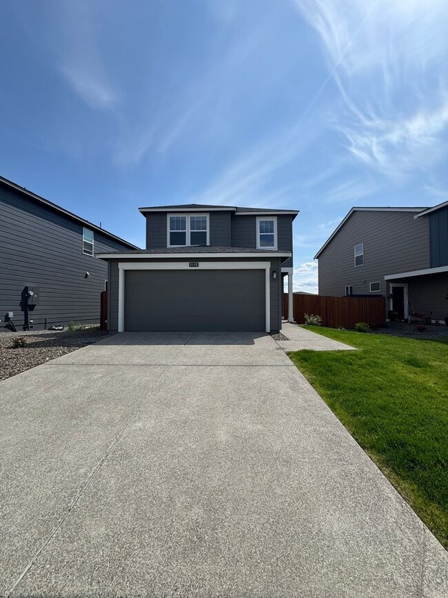 Building Photo - HUGE NEW PET FRIENDLY