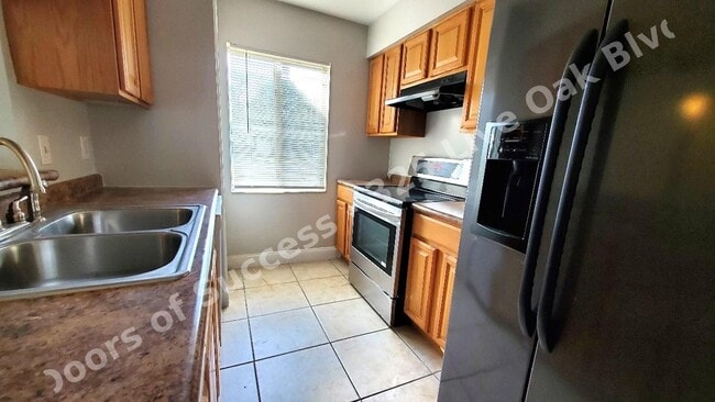 Building Photo - 325 Live Oak Blvd