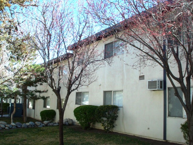 Building Photo - Roselake Apartments