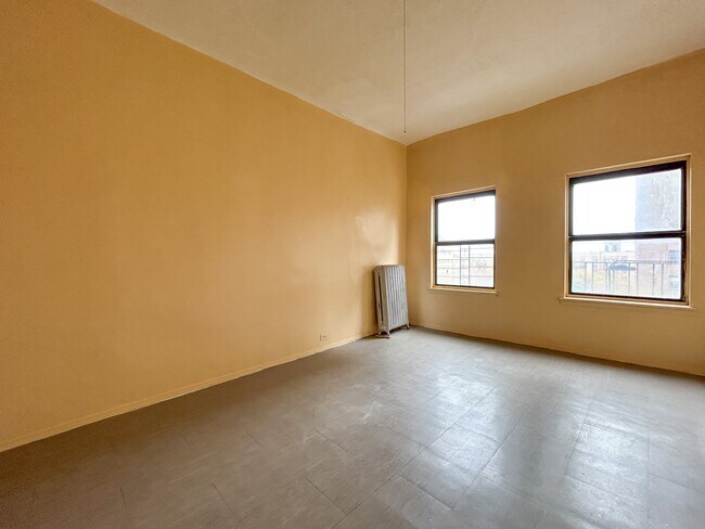 Building Photo - 563 Cauldwell Ave
