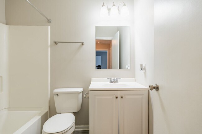 Foto del edificio - 600-635 Hilltop Dr-HT 2-Story 2bd/1ba
