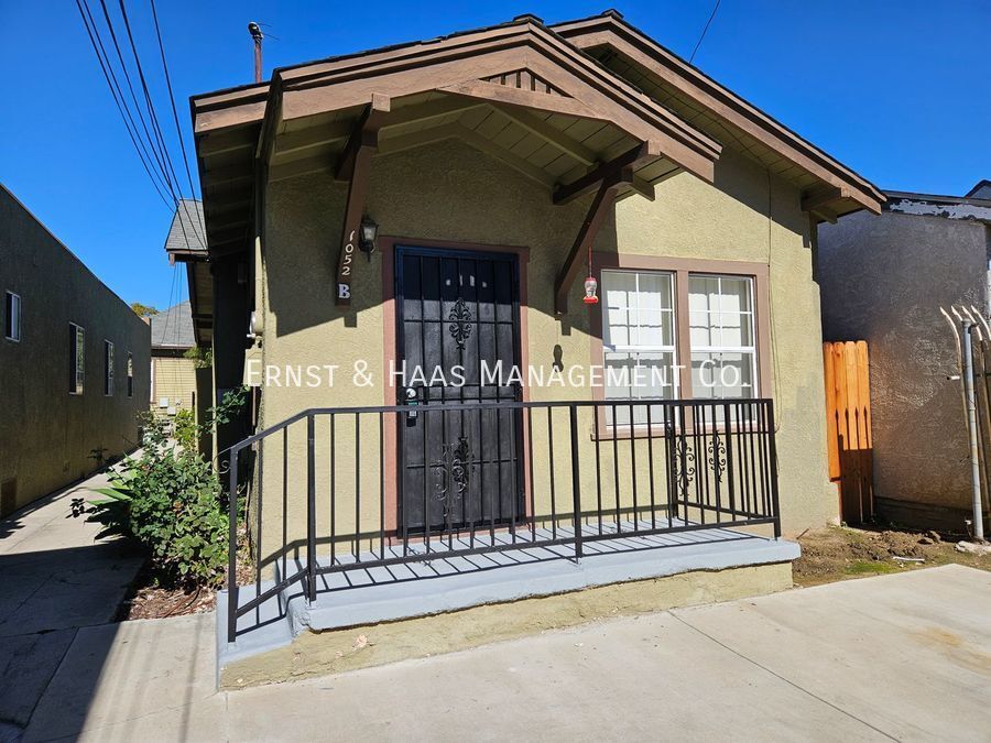 Foto principal - Charming California Detached Home!