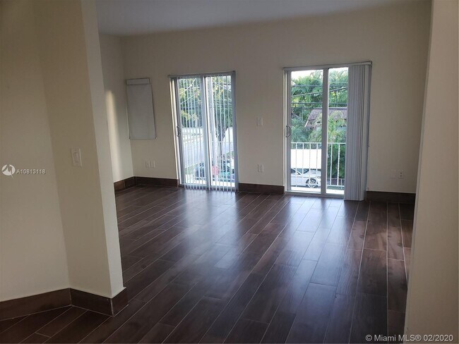 Foto del edificio - 694 NE 76th St
