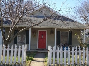 Building Photo - 710 Bolivar St