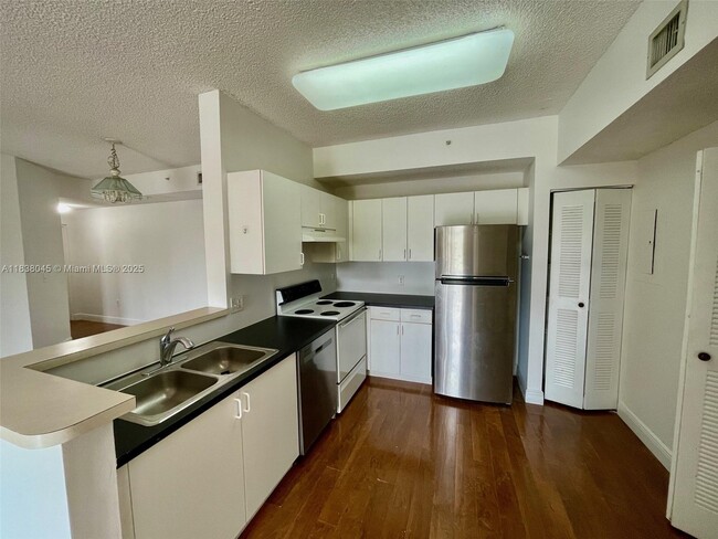 Foto del edificio - 6984 SW 39th St