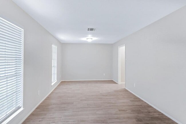 Building Photo - 507 Whippoorwill Dr