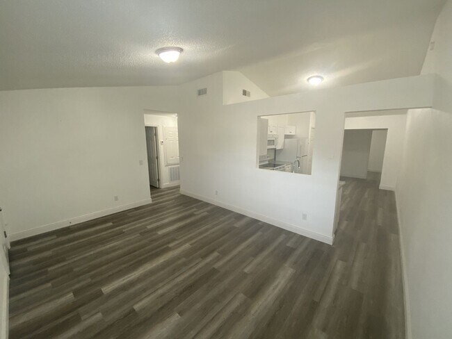 Foto del edificio - Newly remodeled 3 Bedroom 2 bath near UCF
