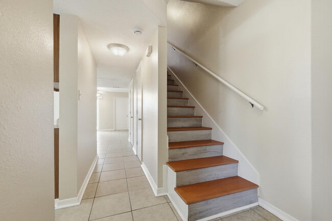 Foto del edificio - 1807 Whispering Oaks Ln