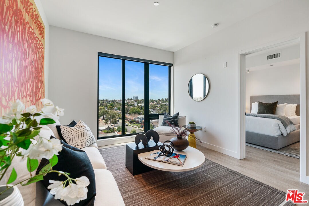 Primary Photo - 10700 Tabor St