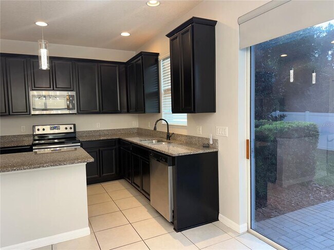 Foto del edificio - 1142 E 10th St