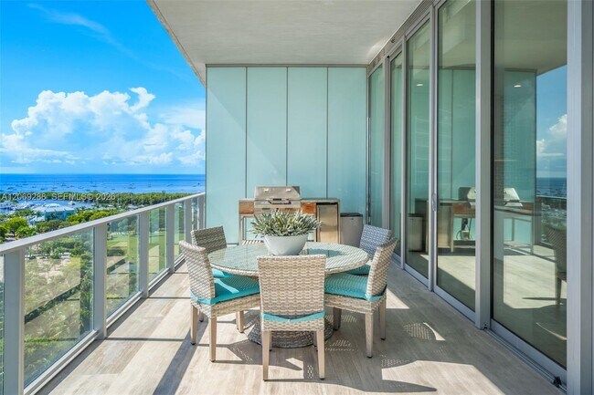 Foto del edificio - 2675 S Bayshore Dr