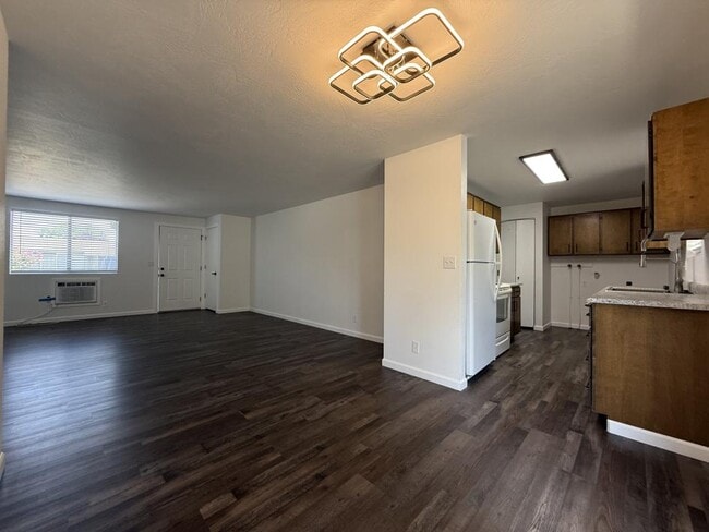 Building Photo - 1608 Leonard Rd
