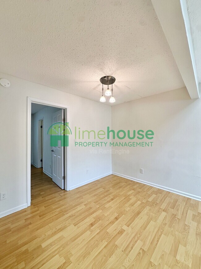 Foto del edificio - 3207 Creekside Dr
