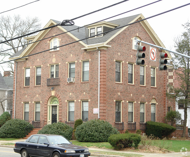 Building Photo - 257 Gano St