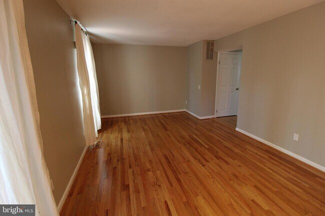 Foto del edificio - 6055 Meyers Landing Ct
