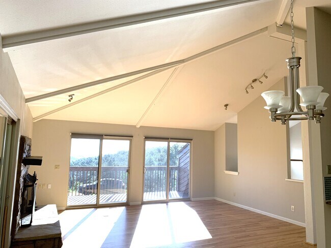 Building Photo - 993 Arrow Wood Dr