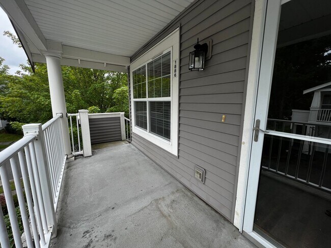 Foto del edificio - 2 Bedroom Attached Garage DuPont Condo for...