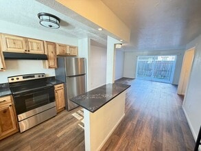 Building Photo - 540 W Maple St