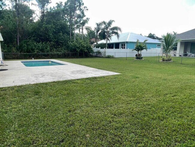 Foto del edificio - 5529 NW North Lundy Cir
