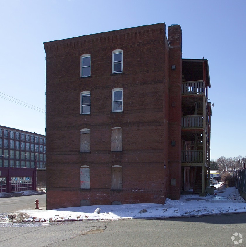 Building Photo - 62-64 Commercial St