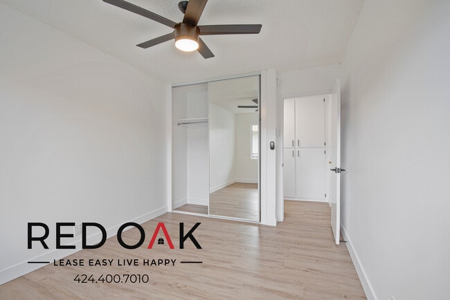 Building Photo - Stunning Top Floor One Bedroom with Privat...