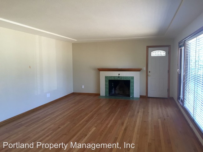 Building Photo - 7310 NE Prescott St