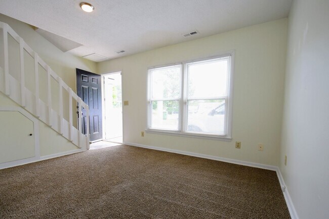 Building Photo - Abbey Lane-50% off first full month rent. ...