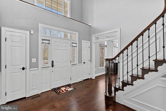 Foto del edificio - 8138 Rondelay Ln