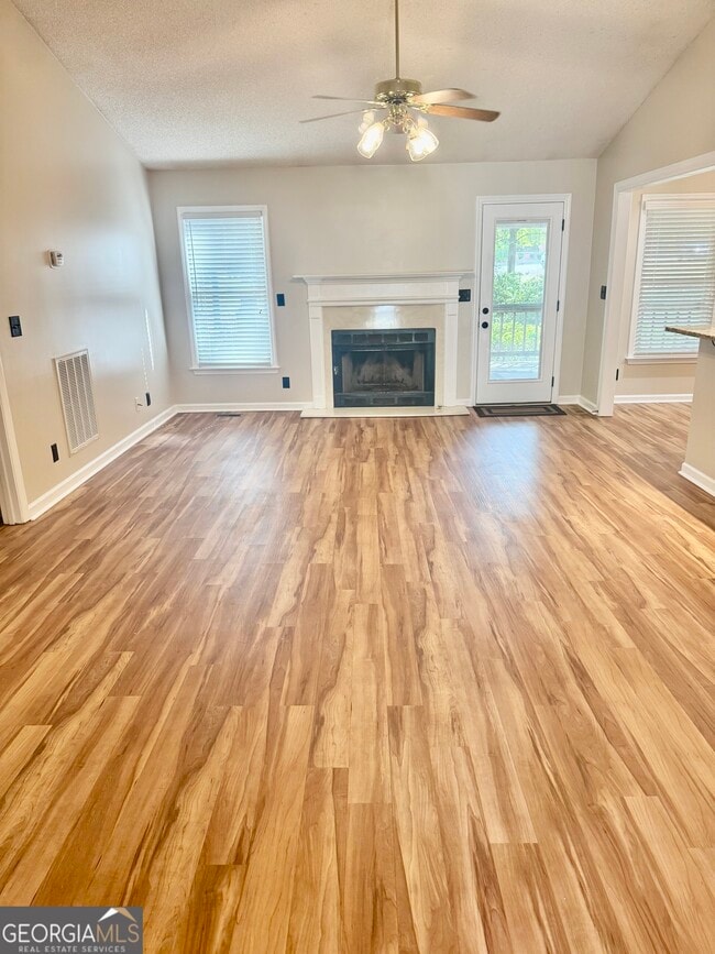 Building Photo - 220 Autumn Trace Ct