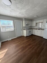 Building Photo - 1975 Dunbar Dr