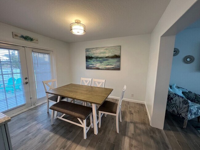 Building Photo - BEACH PARK VILLAGE Townhome across from beach