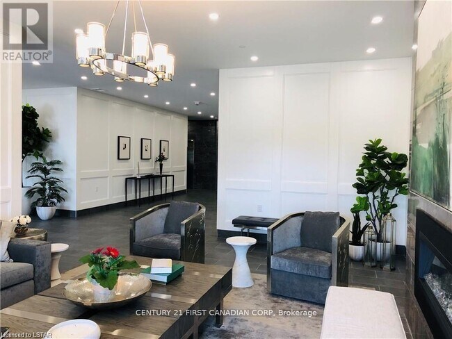 Photo du bâtiment - 260 Villagewalk Blvd