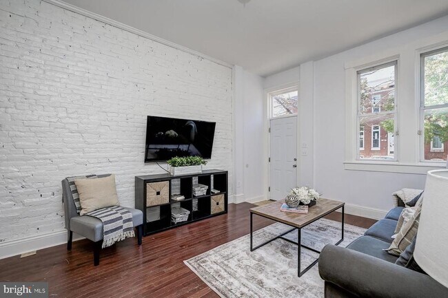 Foto del edificio - 23 N Patterson Park Ave