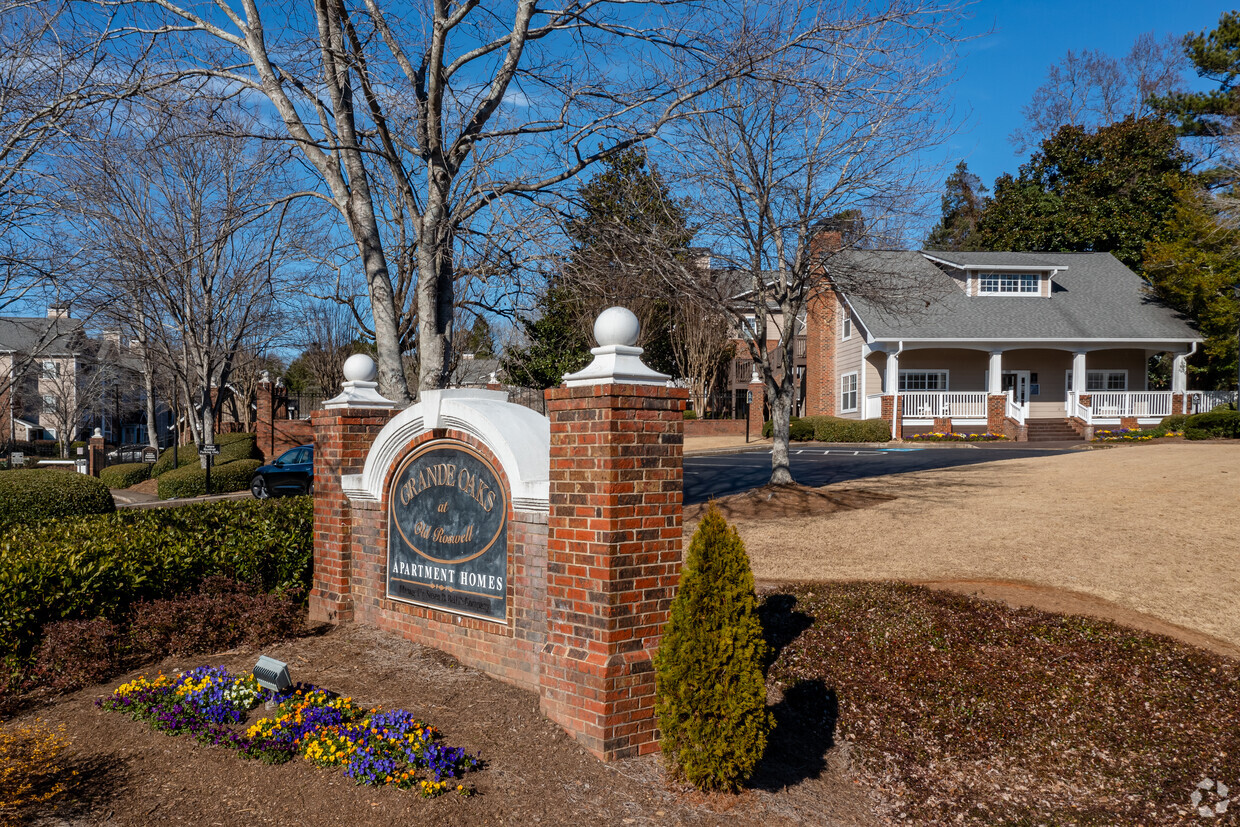 Primary Photo - Grande Oaks at Old Roswell Apartment Homes