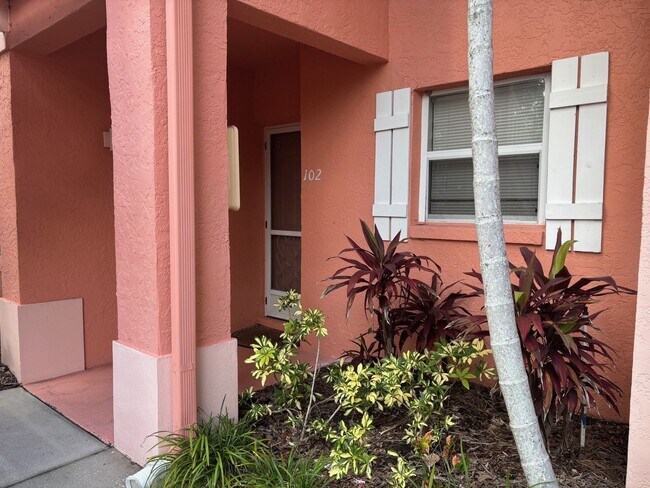 Foto del edificio - Ground Floor Condo at Magnolia Place