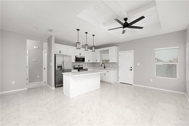 Building Photo - 811 N Woodson Ave