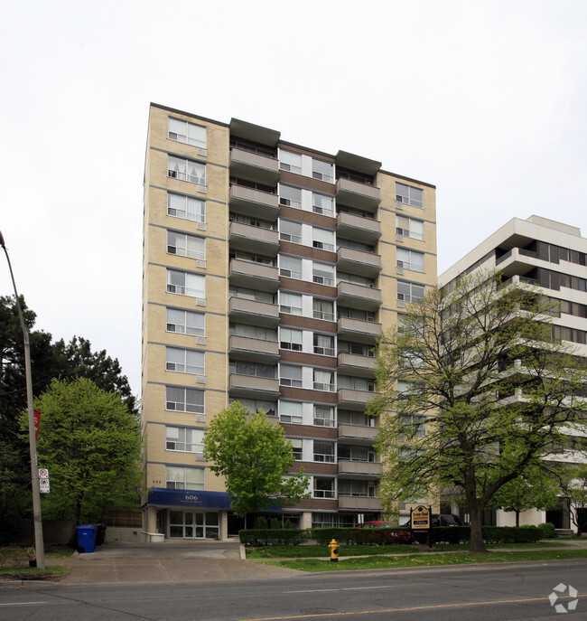 Building Photo - 606 Avenue Road