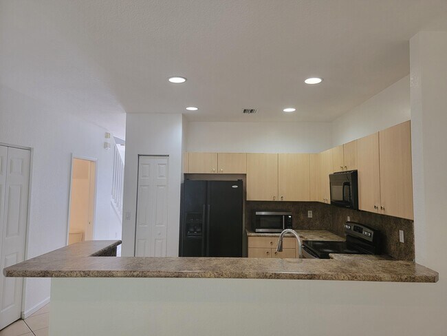 Building Photo - 2603 SW 82nd Ave