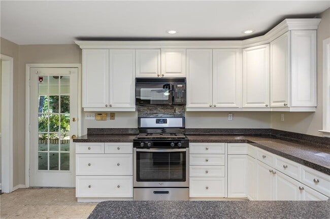 Foto del edificio - 535 Valley Ln NE