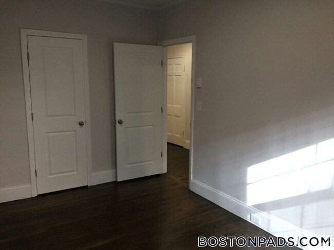 Building Photo - 52 Clearway St
